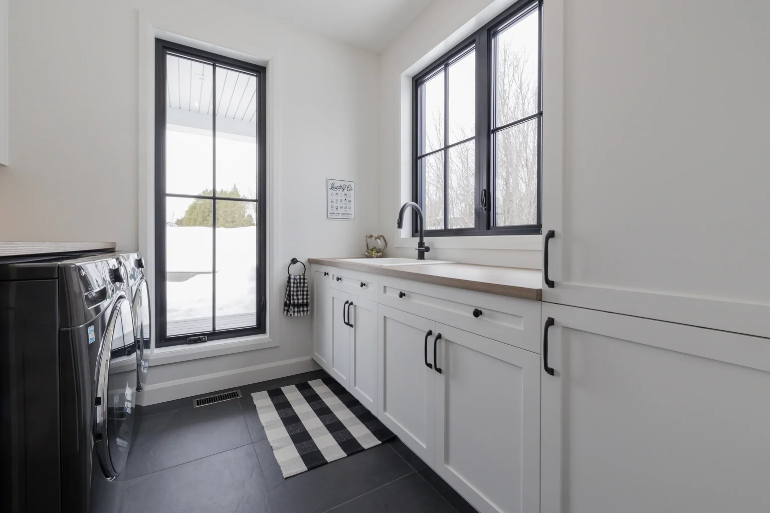 Custom polyester cabinets in Quebec | ROCHON