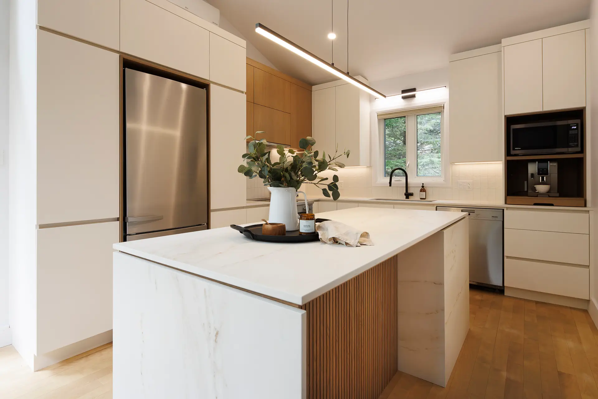 Small white and wood kitchen by ROCHON