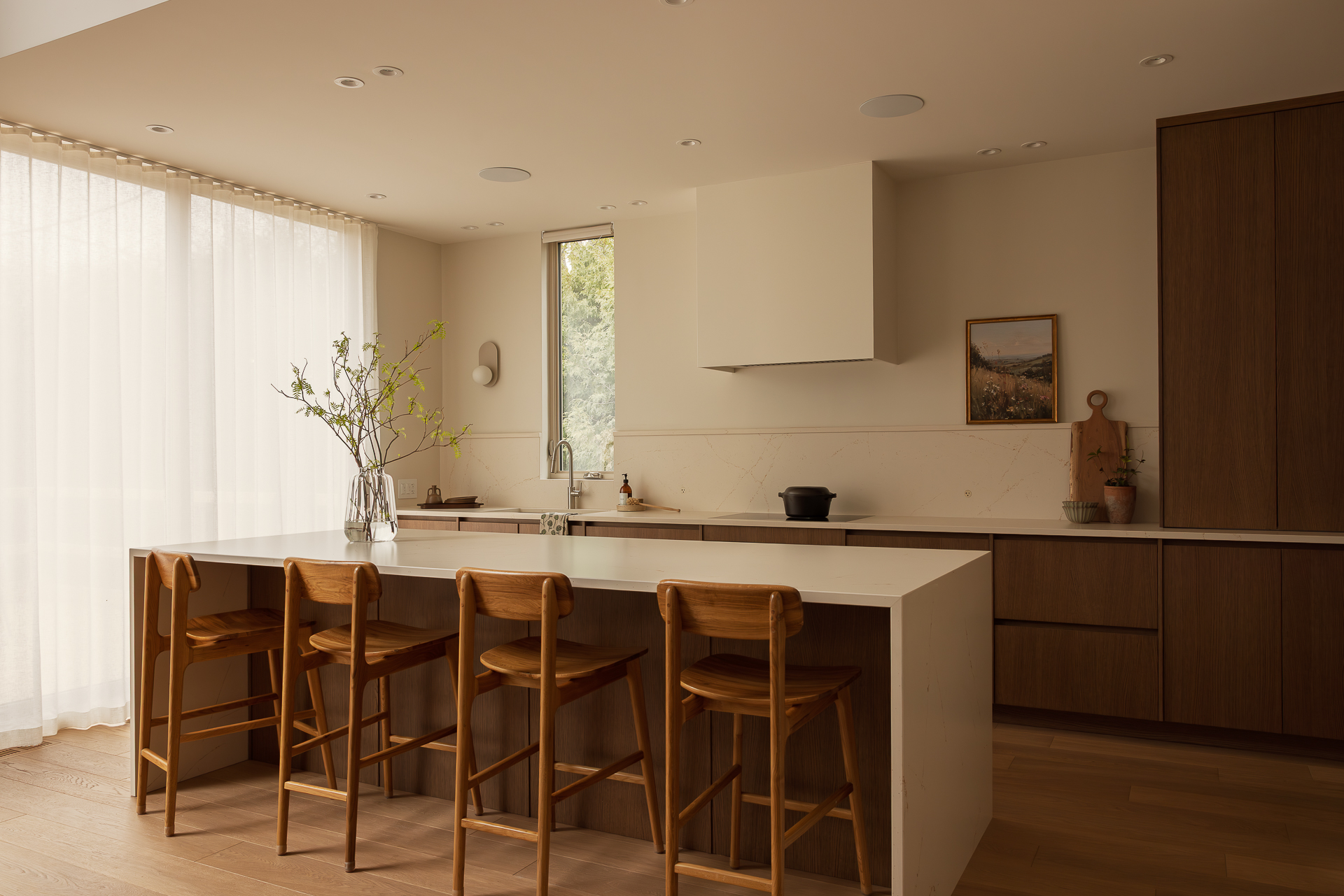 Custom kitchen in Montmagny with island, natural wood and warm design.